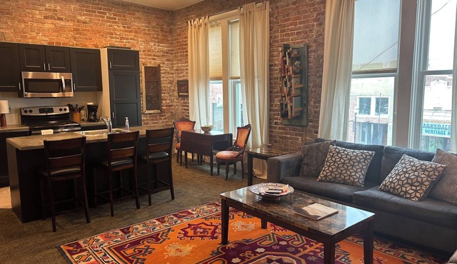 Downtown Clarksdale Loft Over Delta Ave- Walk to Live Blues
