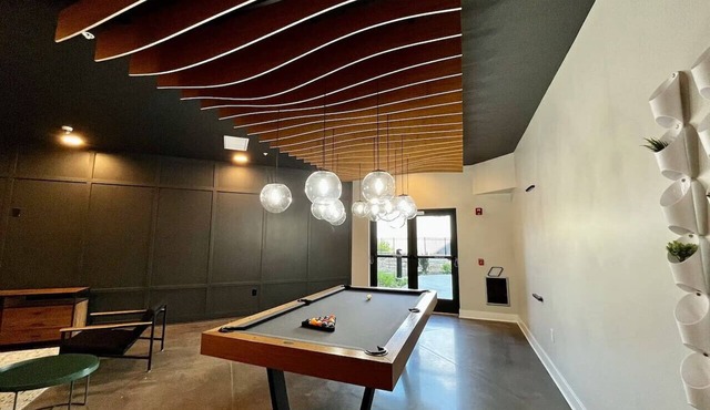 Downtown CLEV 2BR | Free Garage + Pets, W/D