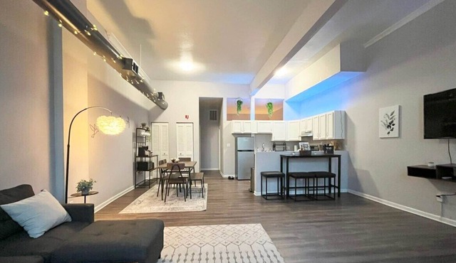 Downtown Cleveland -Modern First Floor Unit
