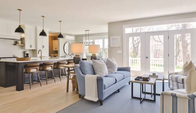 Downtown Coastal Charm Cottage in Kennebunk