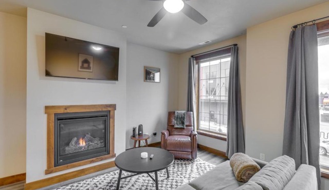 Downtown Columbia Falls Condo 16 Mi to Ski Resort