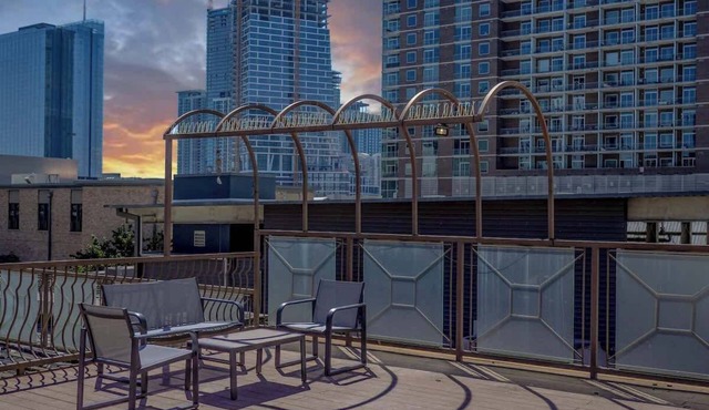 Downtown Condo + Private Rooftop - Walk to 6th St