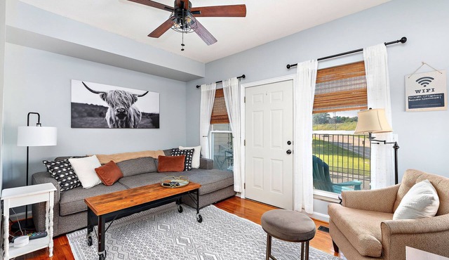 Downtown Condo w/City Views Walk to Streetcar