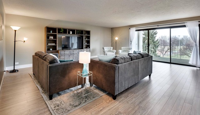 Downtown Condo - Walk to Parks, Restaurants, Nightlife, and work.