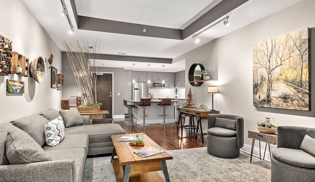 Downtown Condo with Stunning Mountain Views