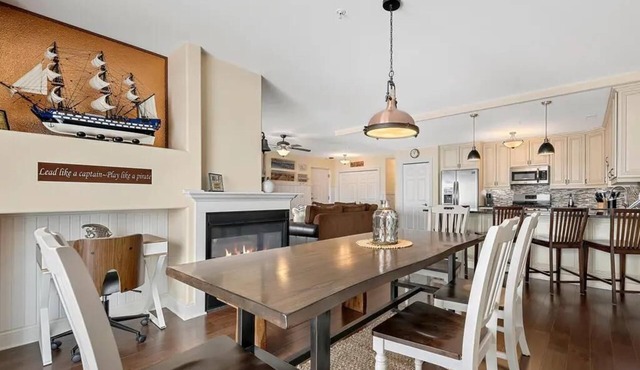 Downtown Condo with w/2 pools & Gym - Beach, Shops & Restaurants | Lake Time