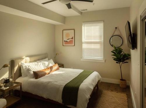 Downtown, contemporary, 2 bedroom, Roof Terrace! 4A