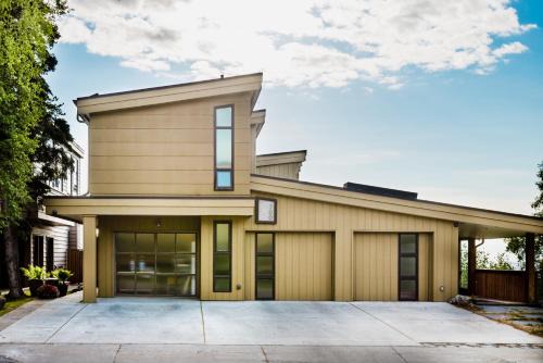 Downtown Contemporary - Full Property