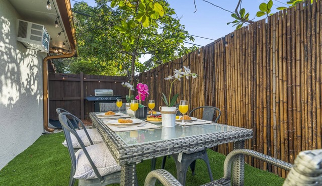 Downtown Cottage (3/2) AND Guest Home (2/1)