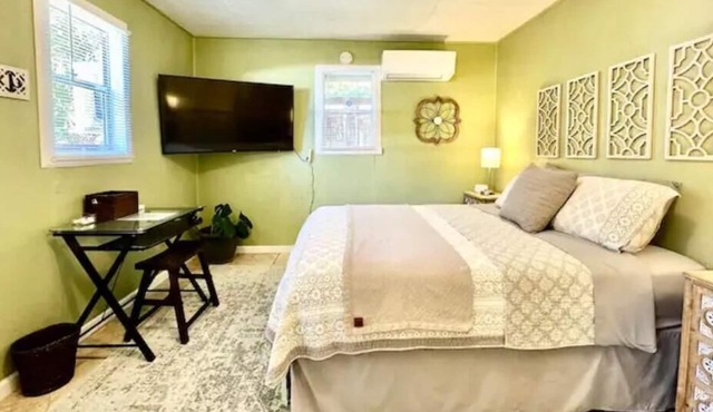 Downtown cottage 7 miles to beach. Coastal w/out luxury resort prices