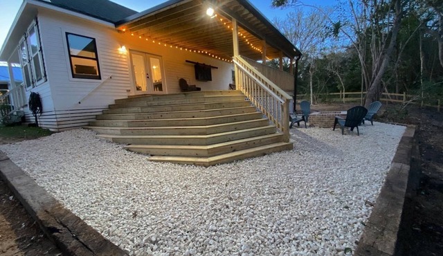 Downtown Cottage by the Creek