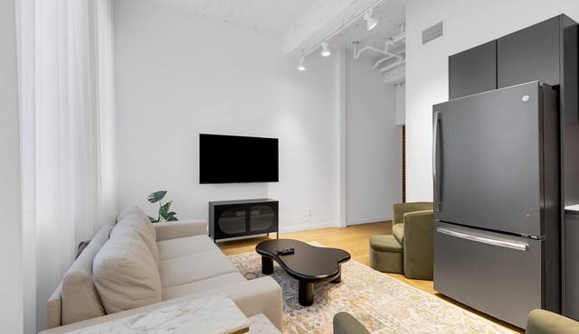 Downtown|Cozy 1BR+Sofa Bed |2 Baths| Walk Everywhere