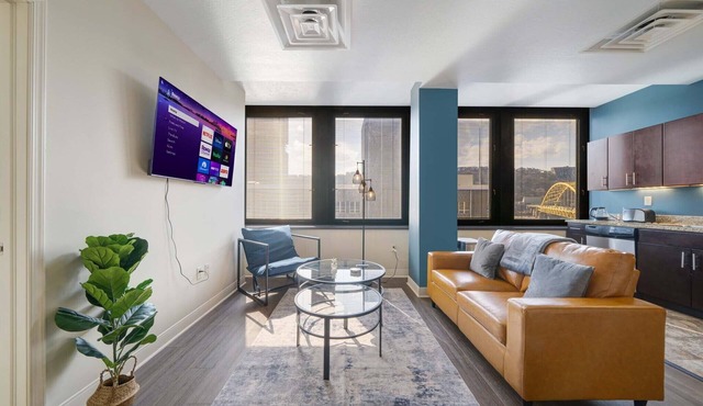 Downtown Cozy Chic | Walk Everywhere | 24/7 Valet Gym Terrace Roku