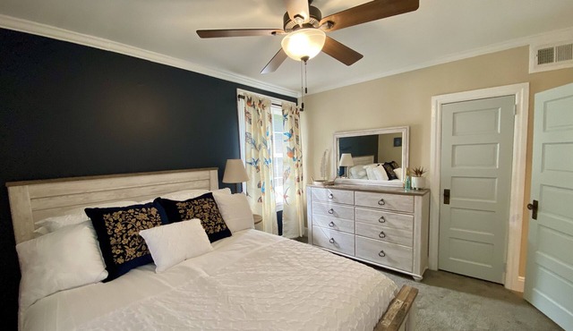Downtown Cozy Cottage Family Retreat