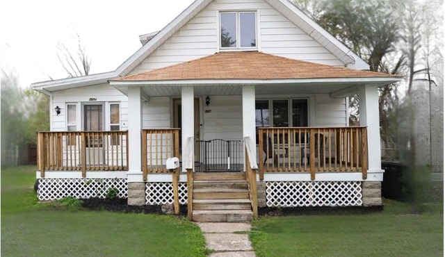 Downtown Cozy Cottage walk to Dow Diamond, Dow Gardens, Downtown Midland!