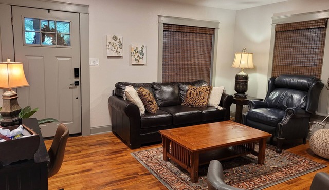 DOWNTOWN COZY GETAWAY