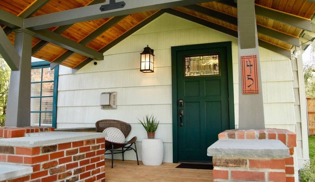 Downtown Craftsman with King Bed and Private Yard - Walk Everywhere