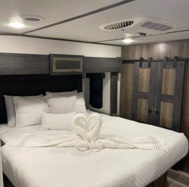 Downtown Dade City Glamper