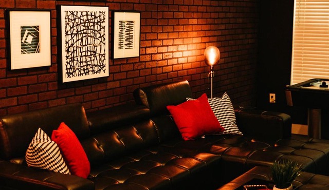 Downtown Dallas Cozy Suite w/Fireplace and King Bed