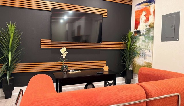 Downtown Dallas Hideaway W Free Parking Sleeps 4 Guests