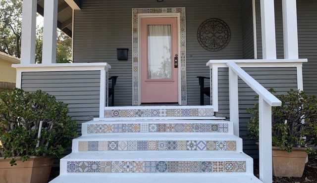 Downtown Davis charming historical cottage