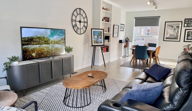 Downtown Dayton townhouse with private garage AND rooftop patio!