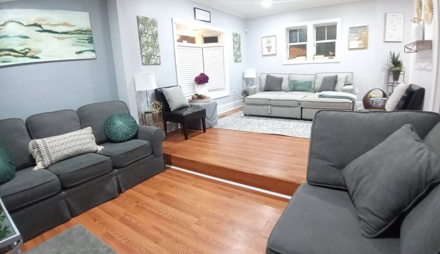 Downtown DC. Heart of Eckington Sleeps 14 4BR 8 Beds + 3.5 Baths 3-Car Parking