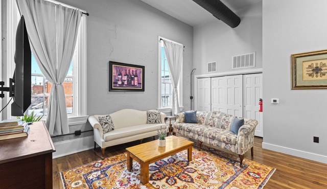 Downtown Delaware Stay Walk to Restaurants Fast WiFi Pet Friendly