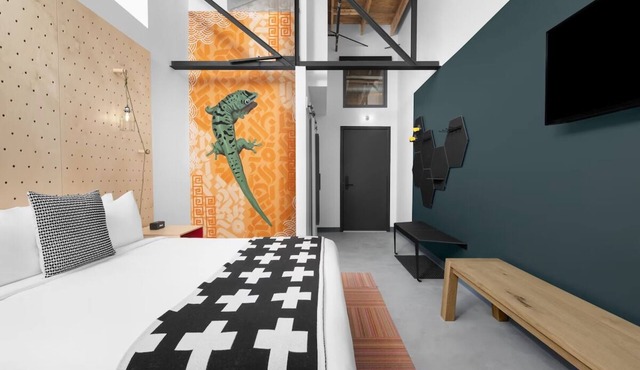 Downtown Delight at evo, Gateway to Outdoor Adventure, Dog-Friendly!
