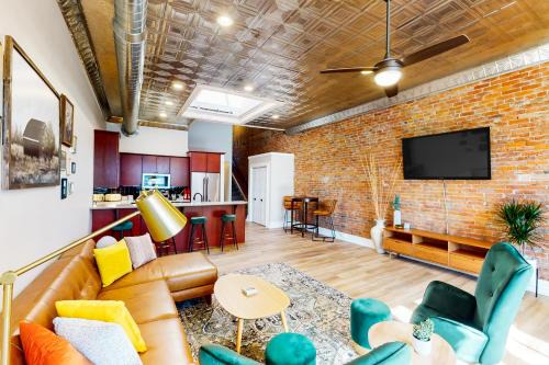 'Downtown Delight' w/Patio! 1 Mi to Ball State