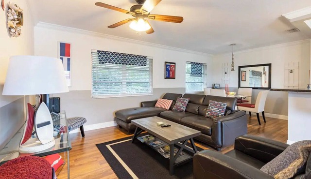 Downtown Delray Beach, Close to Beach, and nightlife. Pet Friendly