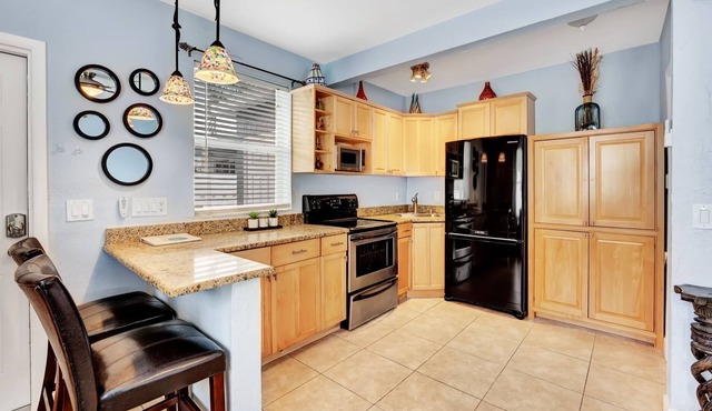 Downtown Delray Studio With Private Yard.