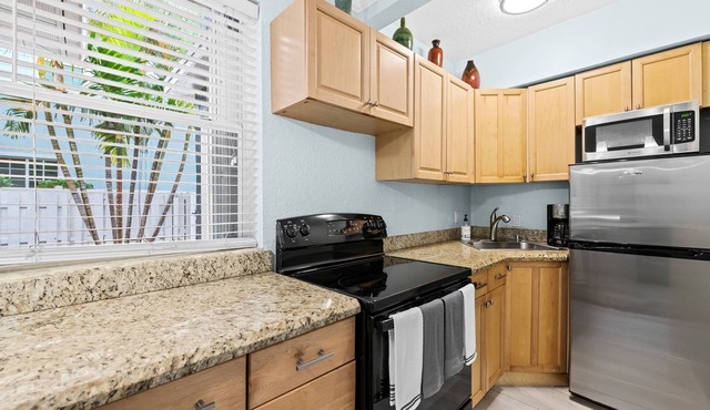 Downtown Delray Studio With Private Yard.