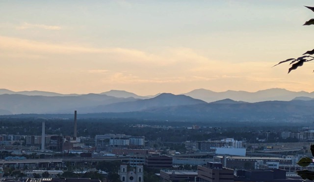 Downtown Denver Luxe Condo – Balcony, Mountain Views & Pool
