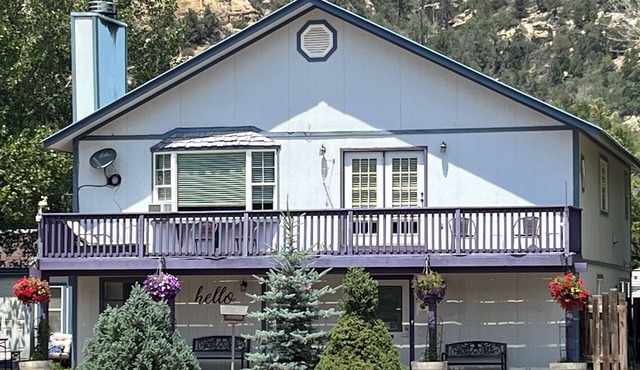 DOWNTOWN DOLORES COLORADO w/river access - Stay at Cozy Comfort Inn, Dolores, CO