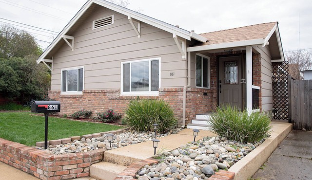 Downtown Dream House 3-bedroom house with AMENITIES!