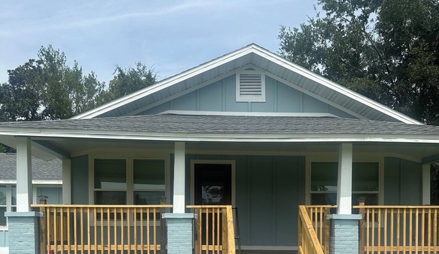 Downtown Dream-Renovated historic 1930s house-walking distance to DT Carrabelle!