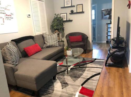 Downtown Dunedin! 2 bedroom 2 bath NO KIDS, NO PETS