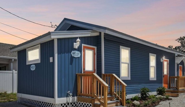 Downtown Dunedin Hideaway/Easy Walk to Downtown!