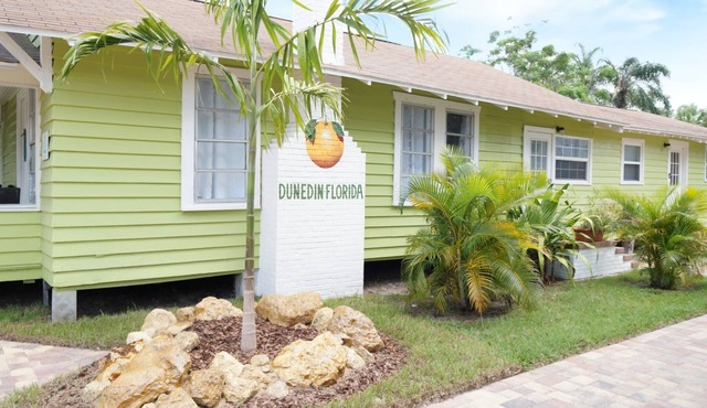 Downtown Dunedin Keylime Cottages 4, right in Downtown Dunedin