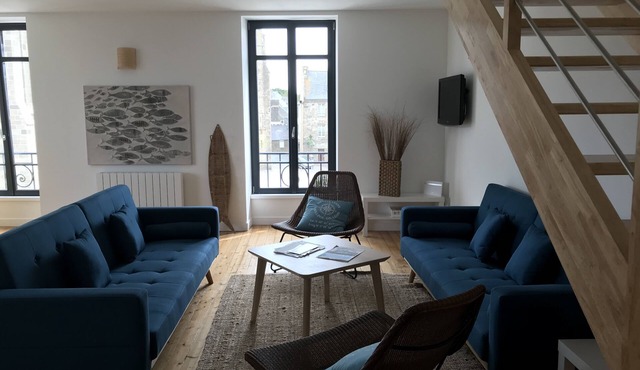 Downtown duplex 120m2, facing Saint Pol de Leon cathedral.