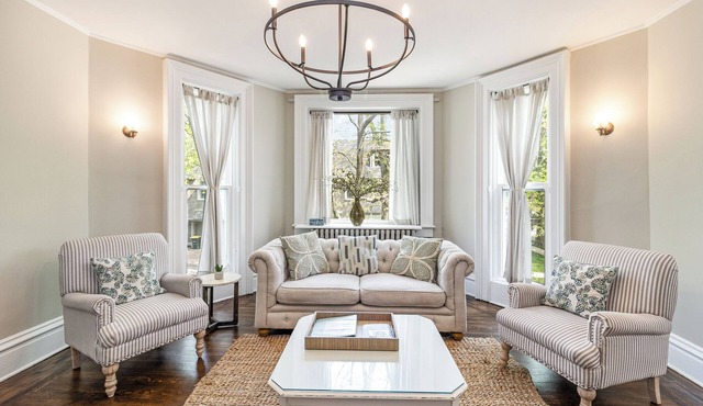 Downtown Duplex: 2 delightful units under 1 roof!