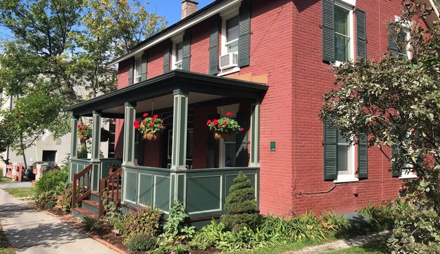 Downtown duplex with yoga room, 1 block from Lake Champlain