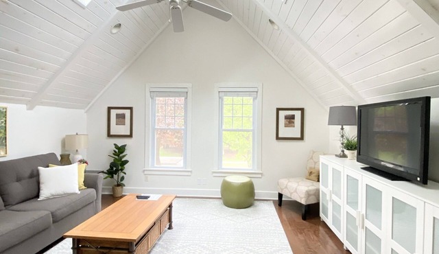 DOWNTOWN Elkhart Lake—Modern Cottage—Upper Condo AVAILABLE FOR OFF SEASON RENTAL