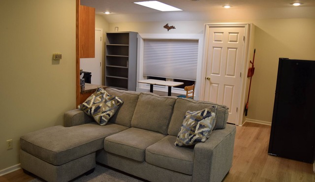 Downtown Escanaba Gem: Spacious, Extended Stay Rental Above Commercial Space!