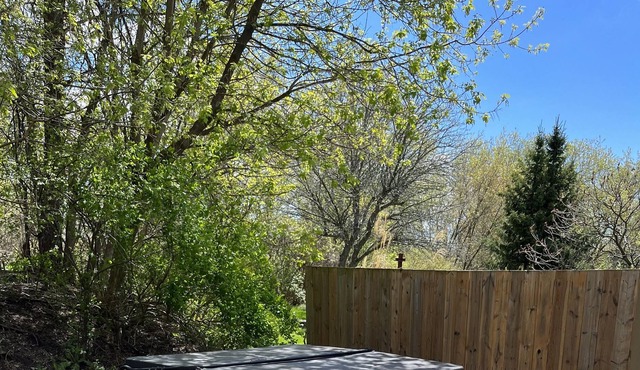 Downtown Escape- Cozy updated home with Hottub