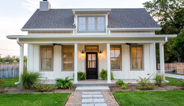 Downtown Estate - Walk to the Magnolia Silos, Baylor and Downtown!
