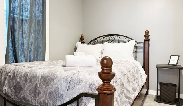 Downtown EVV 2BR- 1.5BA Apt- Chandler A