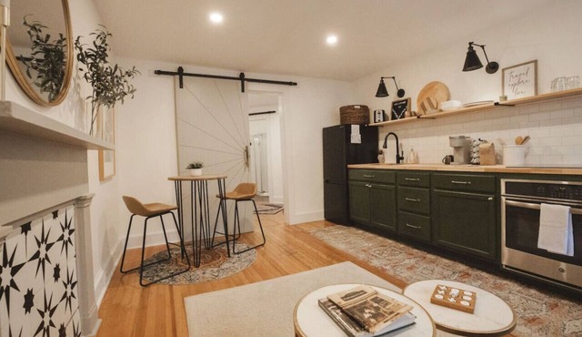 Downtown: Explore Shepherdstown from cozy 1br apartment