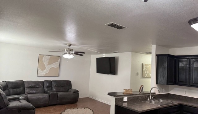 Downtown Family Friendly 3 bed Home with large patio